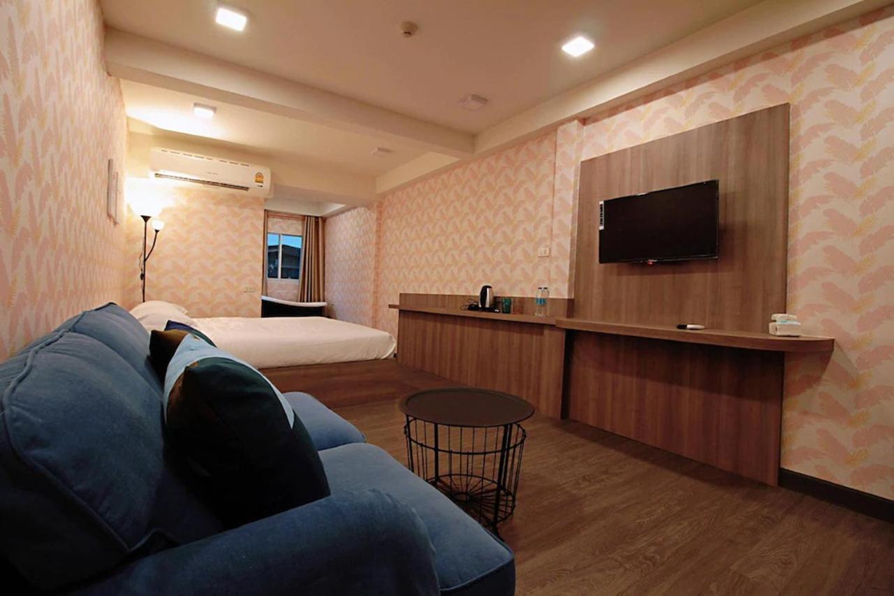 R 17 Living Hotel Bangkok Exterior foto
