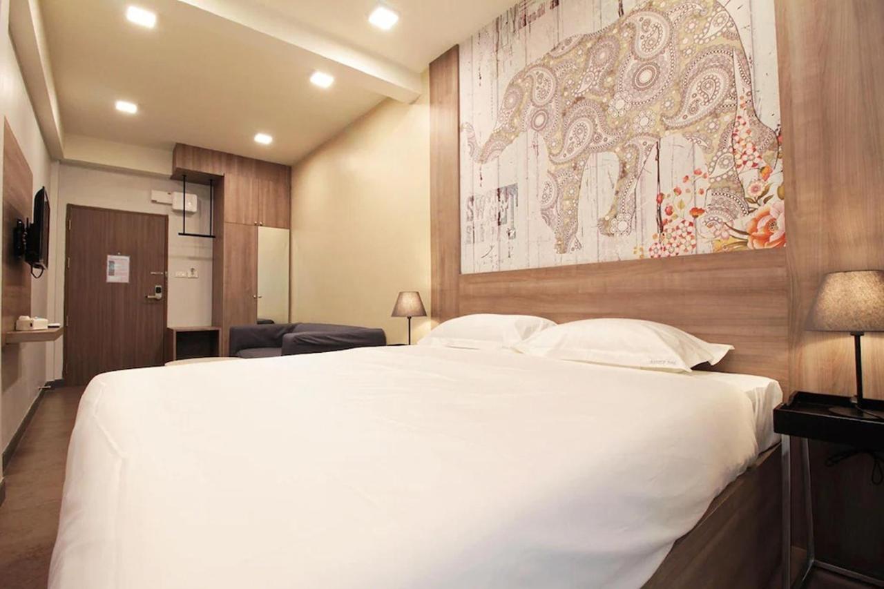 R 17 Living Hotel Bangkok Exterior foto
