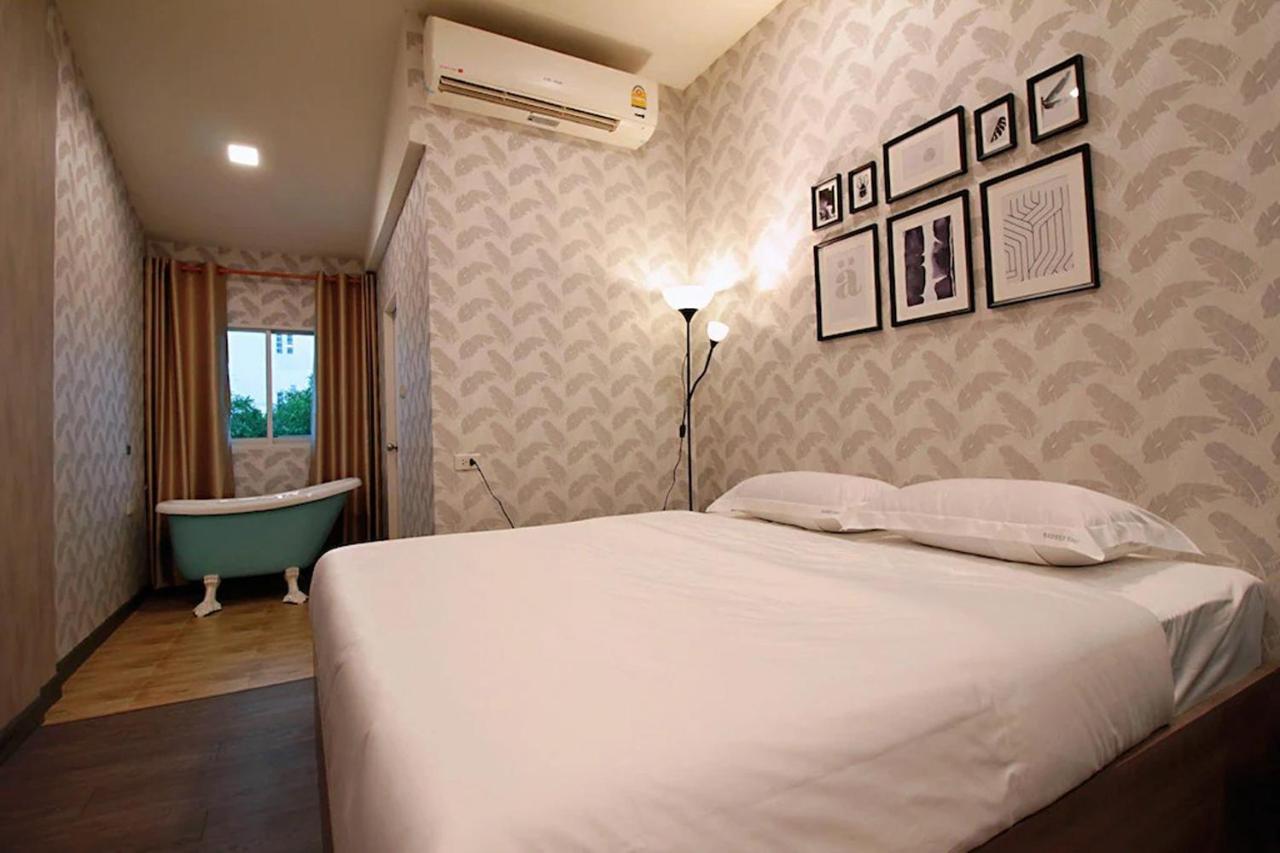 R 17 Living Hotel Bangkok Exterior foto