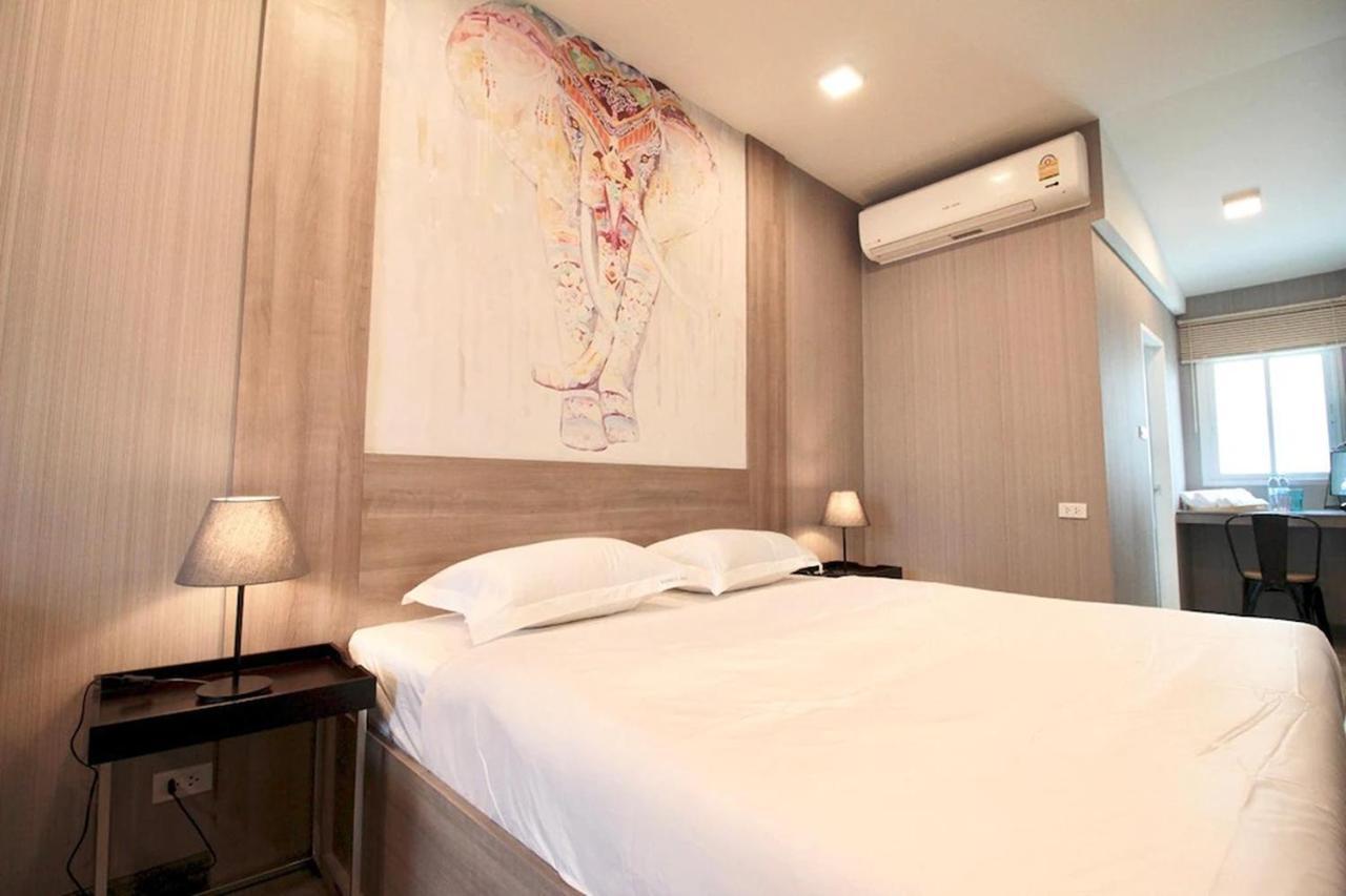 R 17 Living Hotel Bangkok Exterior foto